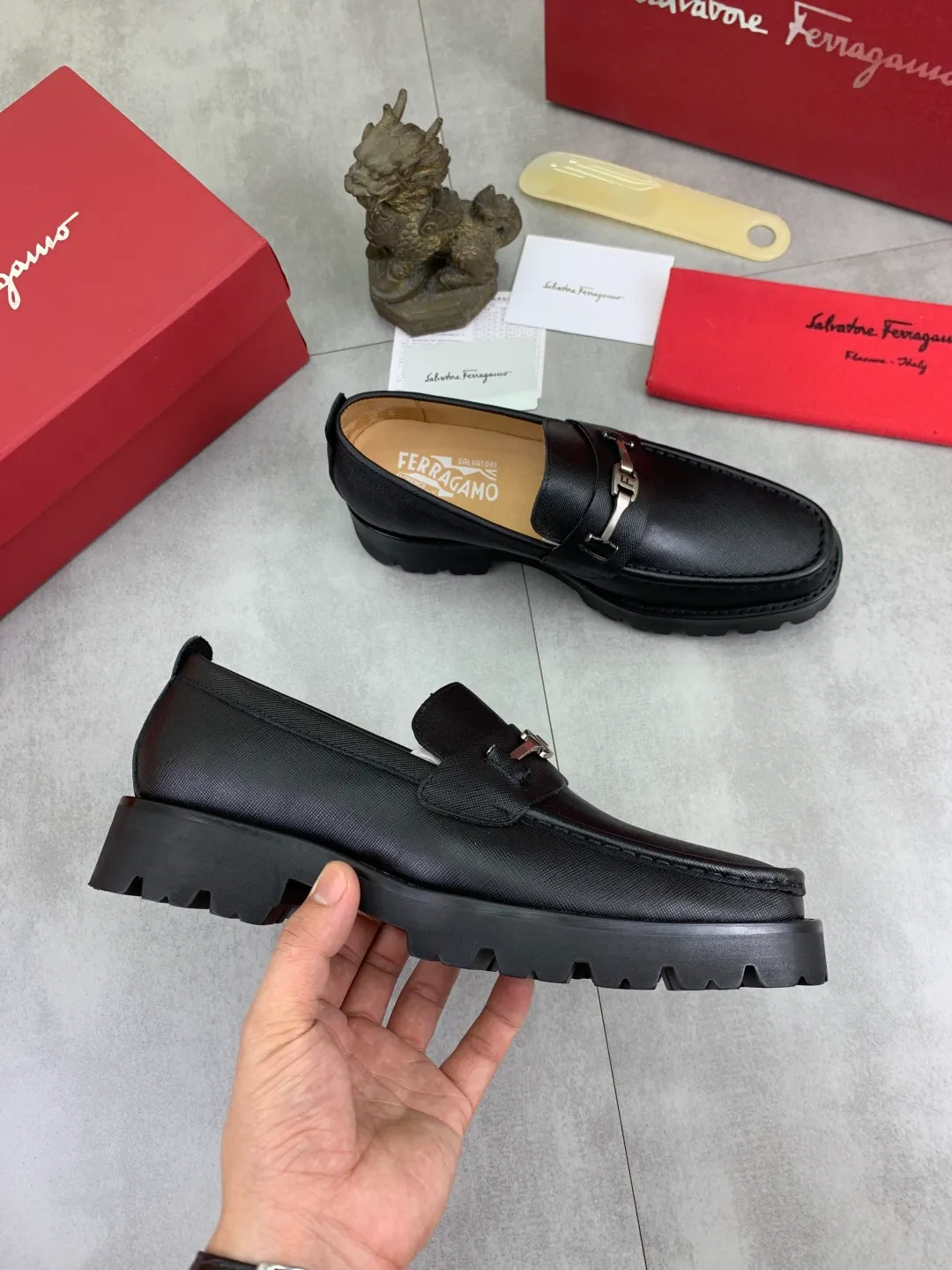 Men's Men's Shoes 💰P480💰[New Style] Water-dyed Niuli 🆘[Salvatore Ferragamo] Ferragamo's latest casual business leather shoes for men! Listed simultaneously! The fabric is made of specially imported original calfskin, and the interior is made of imported water-dyed cowhide. It is absolutely luxurious and leads the fashion trend. Matching code: 38-44 (45 and 46 can be customized) Multiple colors available